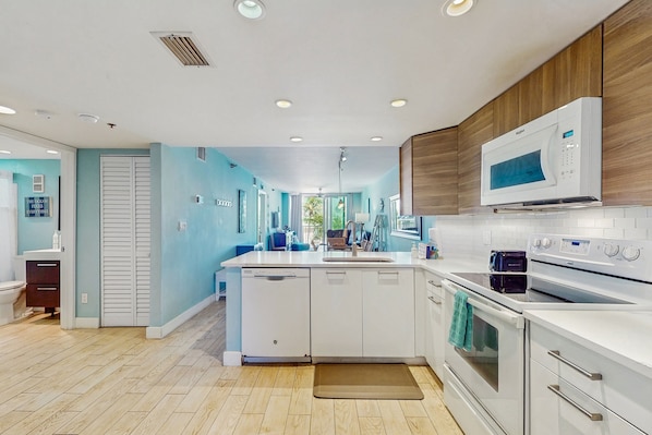 Fridge, microwave, oven, stovetop