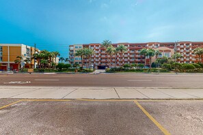 Exterior - First floor condo with courtyard style pool grills and easy beach access (Redington Beach)