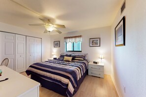 2 bedrooms, desk, iron/ironing board, WiFi