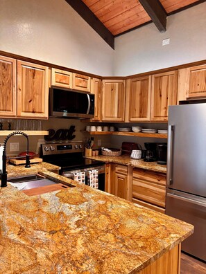 ميكروويف، فرن، موقد طهي مسطح، غسالة أطباق