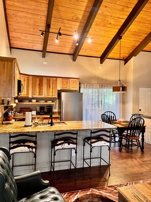 Microwave, oven, stovetop, dishwasher - Golf & Ski Get-away Pinetop (Pinetop-Lakeside)