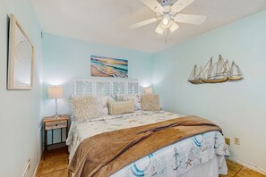 1 bedroom, WiFi, bed sheets - Charming Gulf front condo with views of Belleair Beach, outdoor pool, central AC (Belleair Beach)