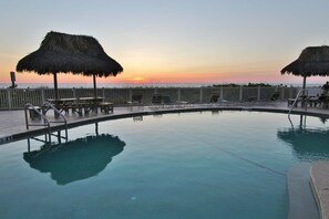 Pool - Charming Gulf front condo with views of Belleair Beach, outdoor pool, central AC (Belleair Beach)