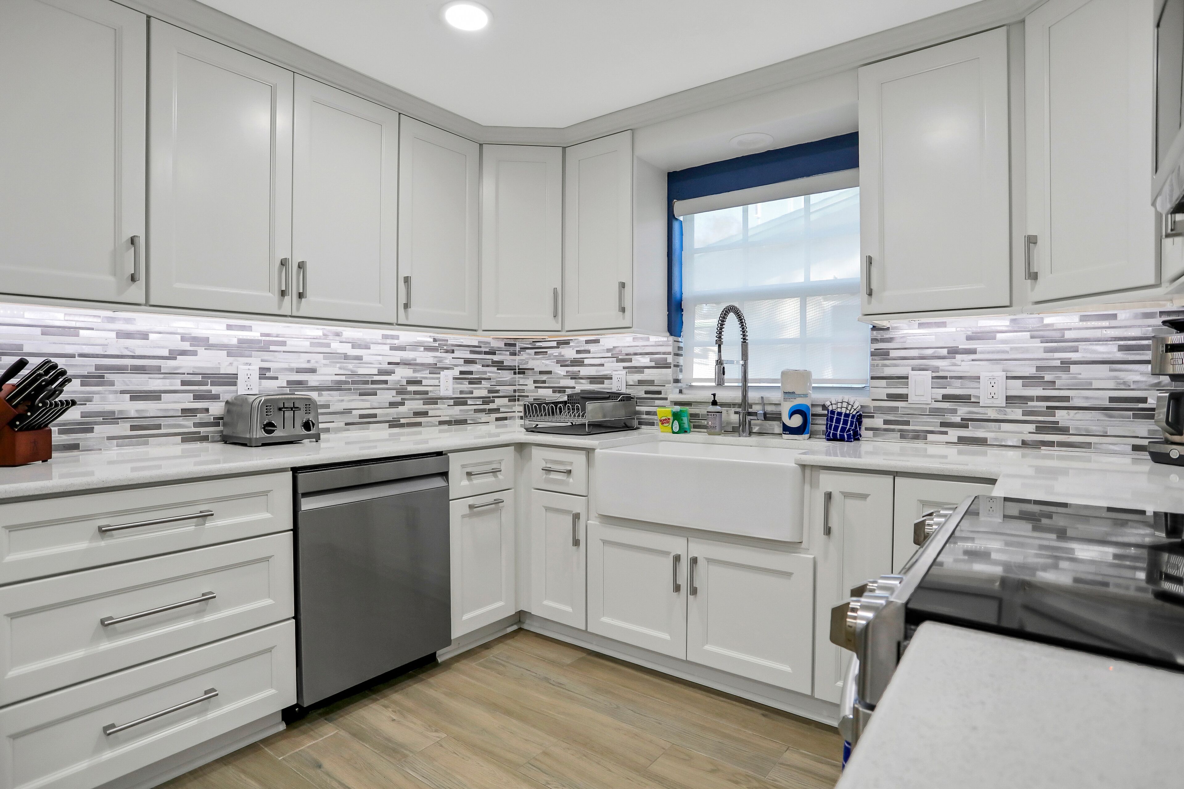 ثلاجة، ميكروويف، فرن، موقد طهي مسطح