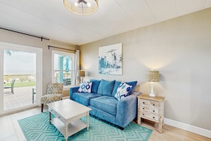 TV - Gulf front condo with full kitchen and central AC (Indian Shores)