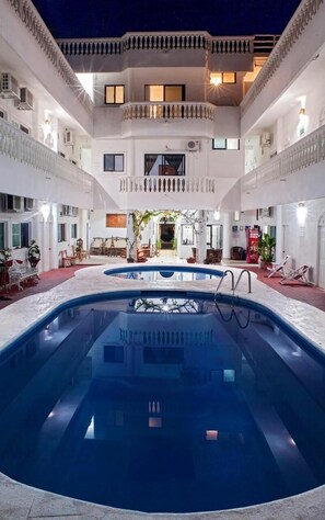 Kolam renang terbuka 