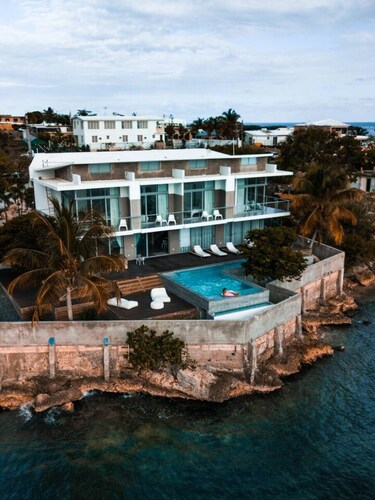 Villa Mariposa/Majestic infinity pool by the sea