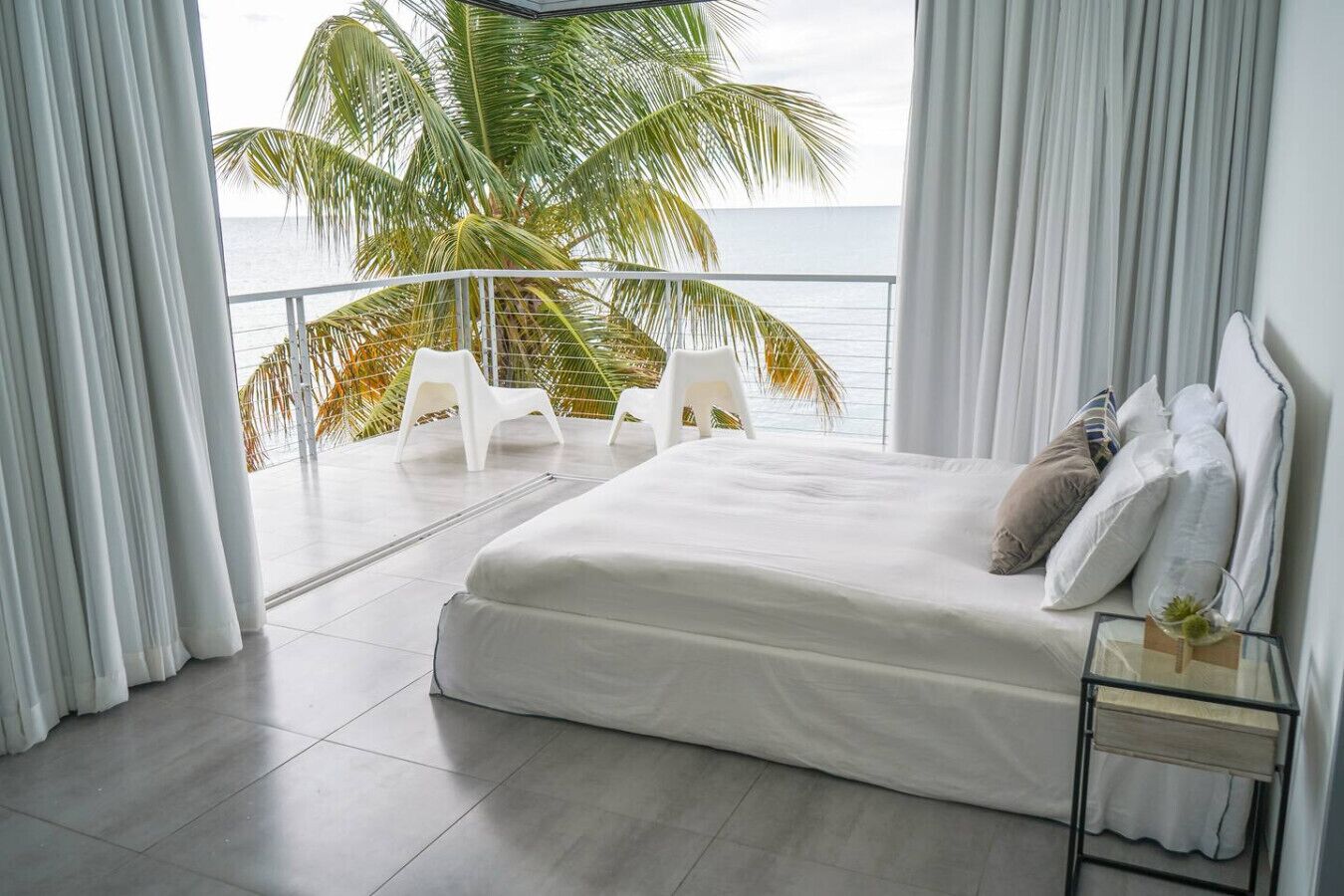 5 bedrooms, desk, iron/ironing board, travel crib