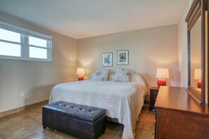 2 bedrooms, desk, iron/ironing board, WiFi