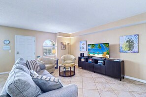 TV, offices - Third floor condo with pool access fast WiFi central AC and WD snowbirds OK (Clearwater)