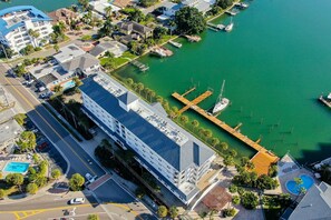 Exterior - Third floor condo with pool access fast WiFi central AC and WD snowbirds OK (Clearwater)