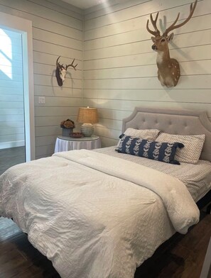 5 عدّة غرف نوم وواي فاي مجانًا وملاءات أسرّة