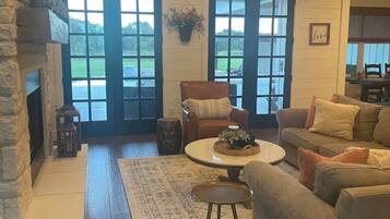 TV connectée, table de tennis de table