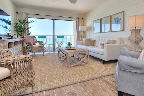 Beachfront condo with lovely Gulf view and heated pool