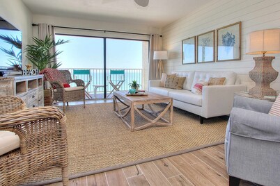 Beachfront condo with lovely Gulf view and heated pool