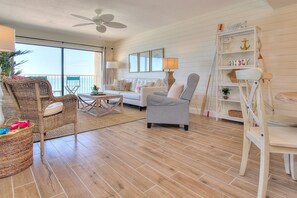 TV - Beachfront condo with lovely Gulf view & heated pool (Indian Shores)
