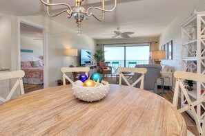 Interior - Beachfront condo with lovely Gulf view & heated pool (Indian Shores)