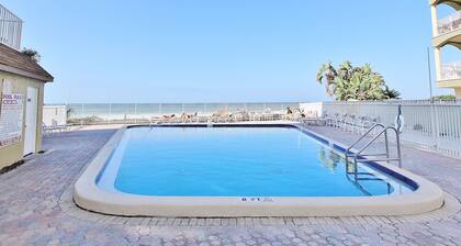 Beachfront condo with lovely Gulf view & heated pool