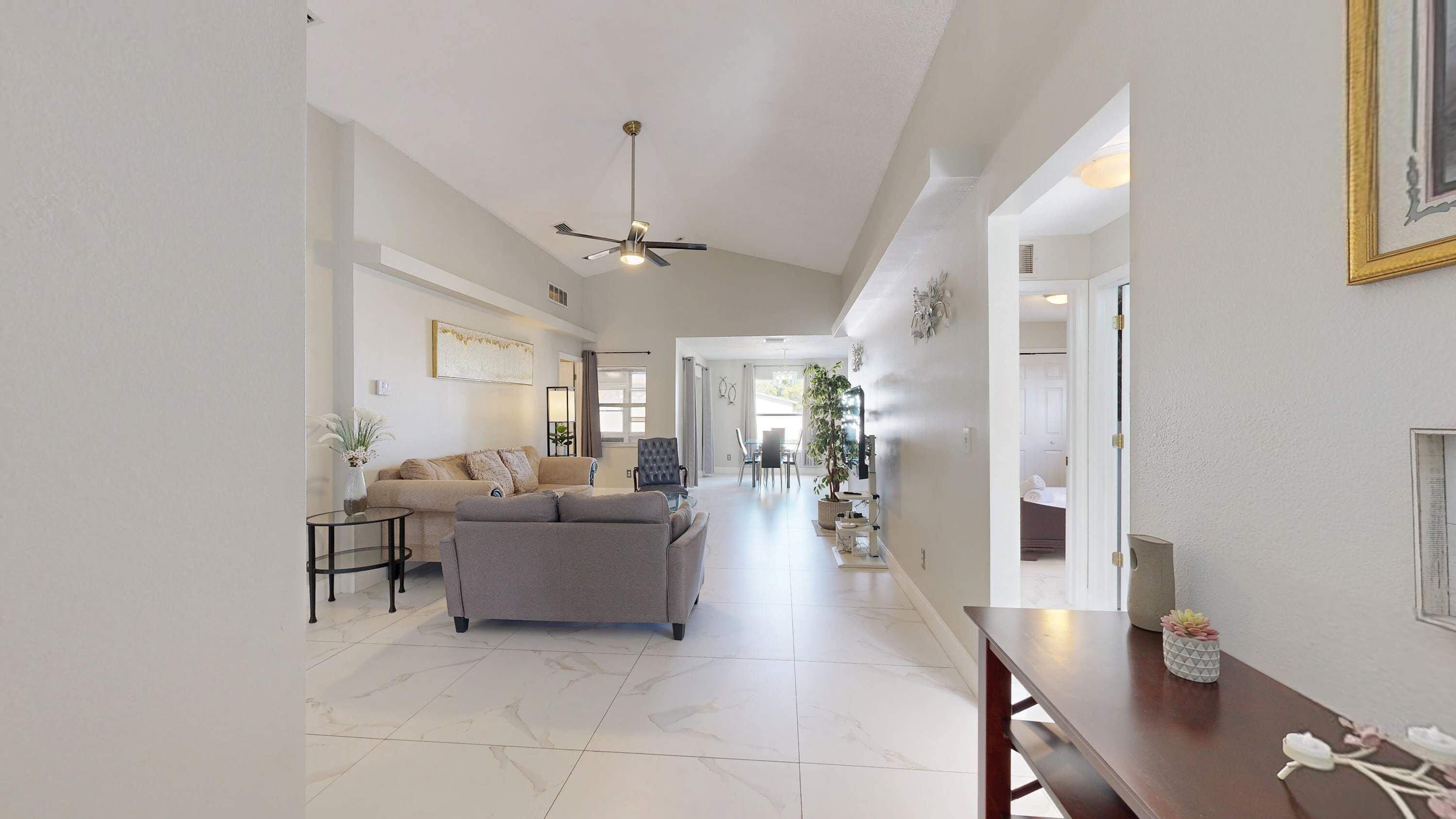 テレビ、書斎 / ワークスペース