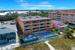 Exterior - Oceanfront condo with WiFi pool and views walk to dining and attractions (Indian Rocks Beach)