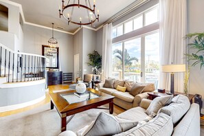 TV, stereoanlegg og kontorer