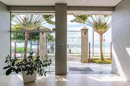 Basic Apartment | Interior. Apartments in a Beachfront Building at Meia Praia, Itapema - Evbs