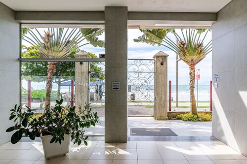 Apartments in a Beachfront Building at Meia Praia, Itapema - Evbs