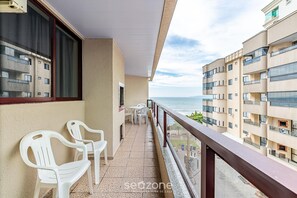 Basic Apartment | Property grounds - Apartments in a Beachfront Building at Meia Praia, Itapema - Evbs (Itapema)