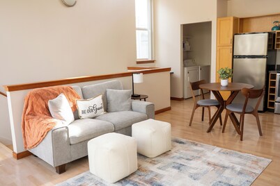 Cozy Chic Townhome Close to Hospitals & City Life