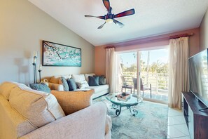 Televisión, reproductor de DVD y oficina 