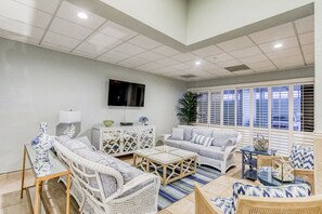 TV, offices - Second-floor condo with pool and tennis court, private W/D, and central AC (Clearwater)