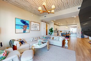 TV, stereoanlegg og kontorer