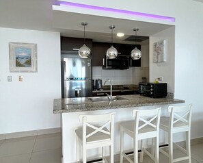 Fridge, microwave, stovetop, coffee/tea maker - Charming 2-bedrooom Apartment with Majestic Ocean & Pool View in Juan Dolio (Juan Dolio)