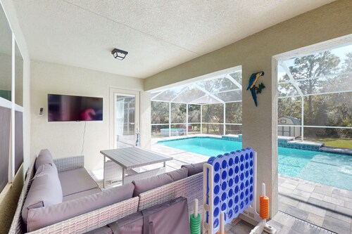 Family and dog friendly retreat with private pool, game room, Wifi and AC