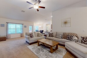 تلفزيون، ألعاب فيديو، مشغل دي في دي، كرة قدم الطاولة