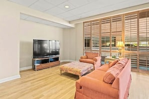 Televisión y oficina