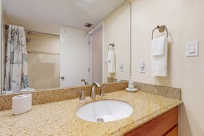 Shower, towels, shampoo - Sand Castle condo with Gulf view balcony heated pool hot tub and beach access (Indian Rocks Beach)