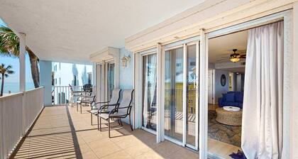 Corner beach condo with Gulf views beachside Pool and Hot tub