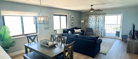 Fernseher, DVD-Player, Arbeitsbereiche