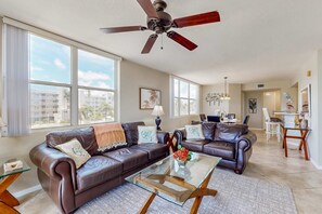 TV, offices - Water views family and snowbird friendly close to beaches WD AC Wifi (St. Petersburg)