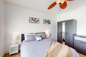 2 bedrooms, desk, iron/ironing board, WiFi