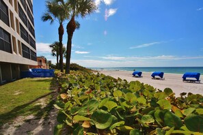 On the beach - Beautiful corner condo with ample balcony beach views WD heated pool pool spa (Madeira Beach)
