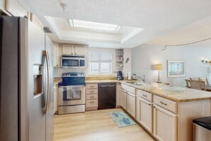 Fridge, microwave, oven, stovetop - Beautiful corner condo with ample balcony beach views WD heated pool pool spa (Madeira Beach)