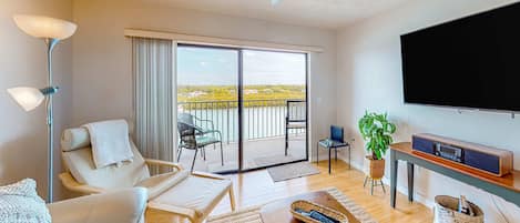 TV, stereoanlegg og kontorer