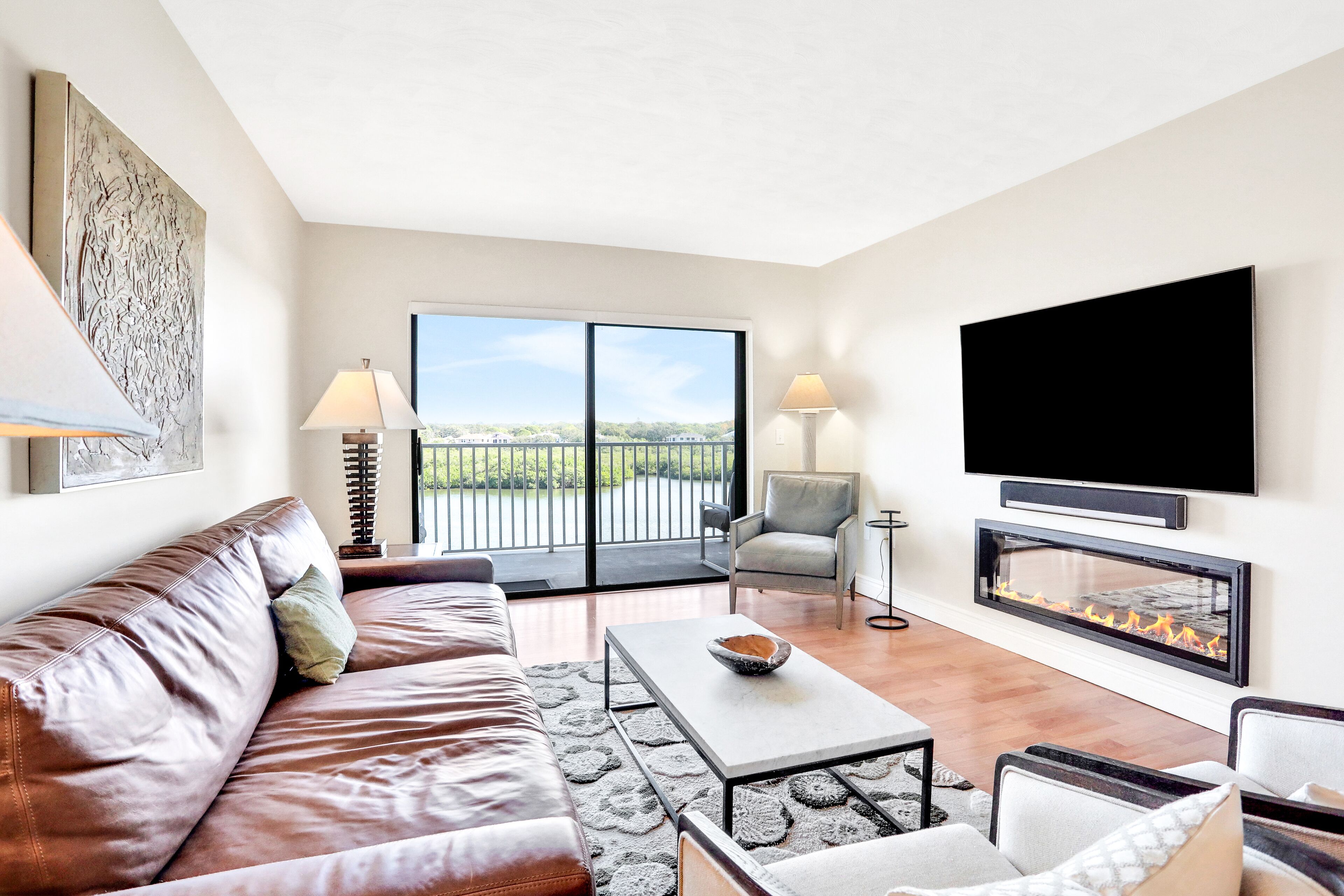 Fernseher, Kamin, Stereoanlage, Arbeitsbereiche