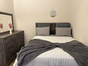 2 makuuhuonetta, silitysrauta/-lauta, Wi-Fi, vuodevaatteet