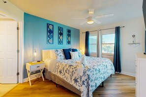 1 bedroom, WiFi, bed sheets - Inviting gem on St. Pete Beach with AC & washer/dryer - snowbird-friendly (St. Pete Beach)