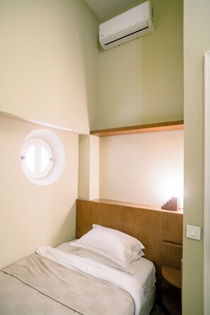 Deluxe Room | Laptop workspace, iron/ironing board, free WiFi
