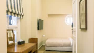 Laptop workspace, iron/ironing board, free WiFi