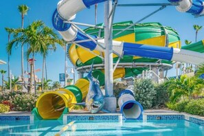 Pool - Stylish snowbird friendly condo near the beach with AC and WD dog friendly (Indian Rocks Beach)